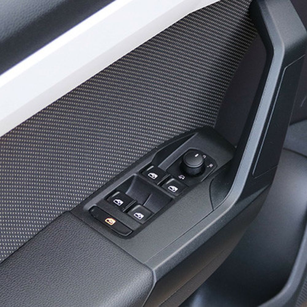 Delrin-auto-segments-door